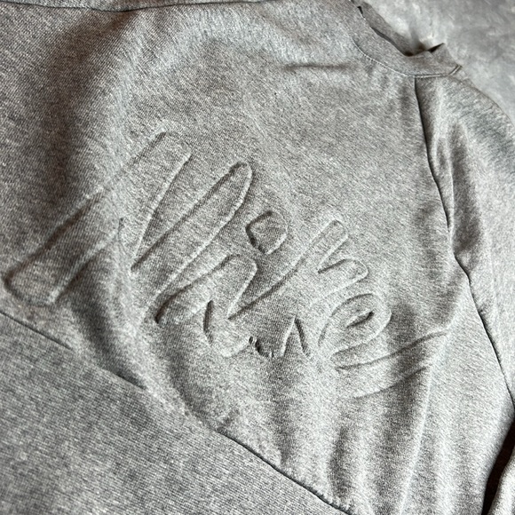 NWOT Nike Get Fit Fleece Lux Embossed Logo Sweatshirt Grey Size Medium - Picture 1 of 15